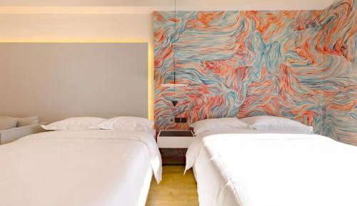 Deluxe Queen Room with Two Queen Beds