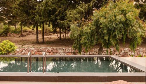 Suite with Sharing Pool