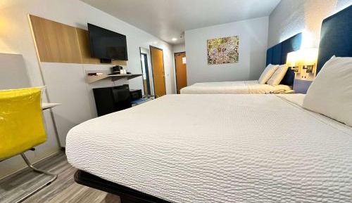 Queen Room with Two Queen Beds - Non-Smoking