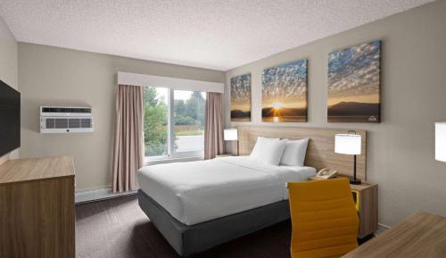 Queen Room - Non-Smoking