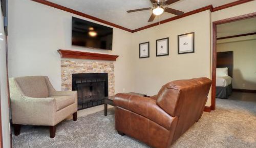 Deluxe King Suite