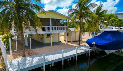 Three-Bedroom Holiday Home 
