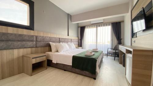 Standard Queen Room