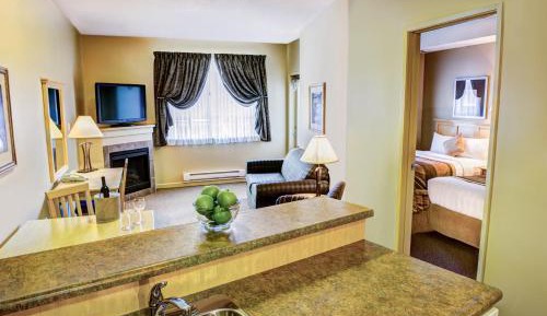 One Bedroom Suite with Two Double Beds