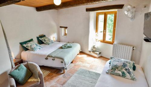 Triple Room with Private External Bathroom