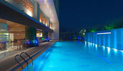 Specialty Room, Guest room, 1 King, City view, Corner room