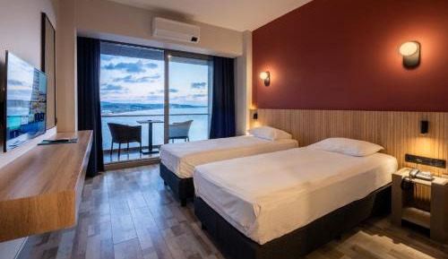 Double or Twin Room with Sea View