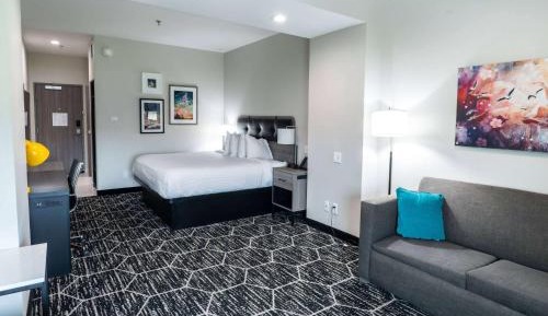 Deluxe King Room - Mobility Access/Non-Smoking