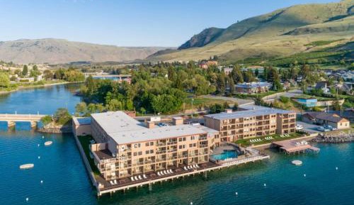 Two-Bedroom Apartment with Lake View