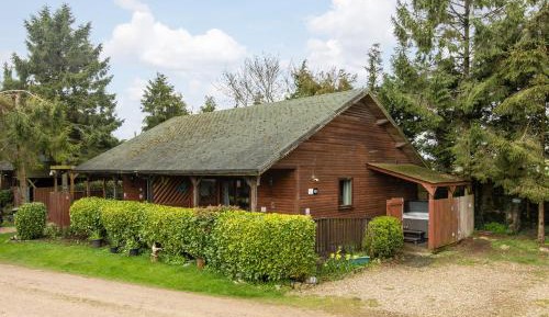 One-Bedroom Lodge with Hot Tub
