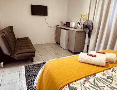 Deluxe Double Room (2 Adults + 1 Child)