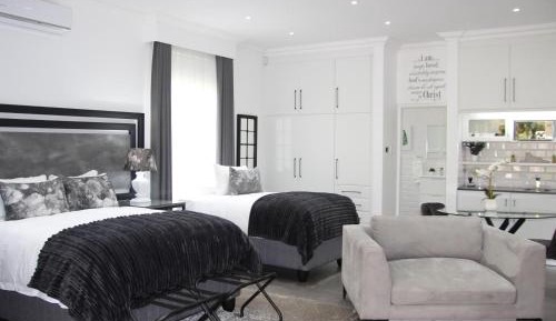 Family Room with Garden View