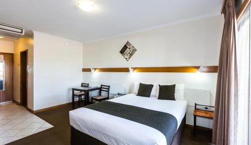 Deluxe Queen Room