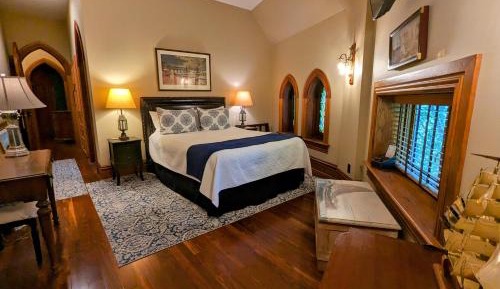 Queen Room with Garden View