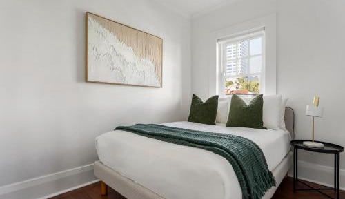 Two Bedroom Apartment With Shared Rooftop Access