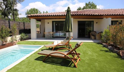 One-Bedroom Apartment with Pool View