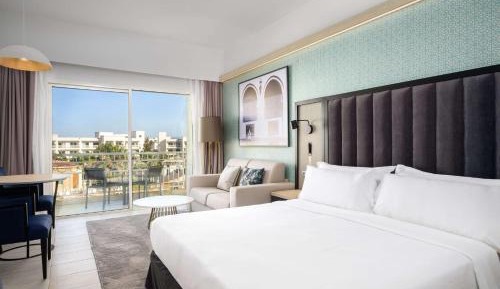 Superior room with Garden View and Balcony