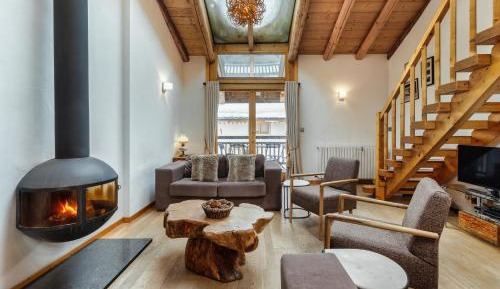 Apartment with Mountain View