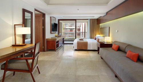 Deluxe Suite Pool View with Spa Bath