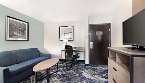 Business Queen Suite with Two Queen Beds - Non-Smoking