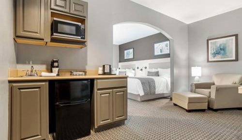 Suite with Two Queen Beds and Kitchenette - Non-Smoking