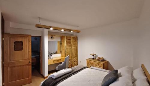 Deluxe Room (1 adult + 2 children)