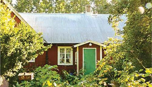 One-Bedroom Holiday Home