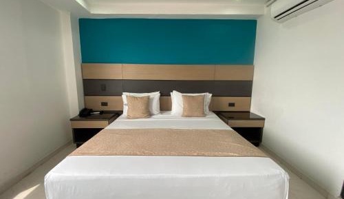 Deluxe Queen Room