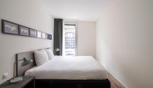 Large 2 Bedroom Apartment - Canal view