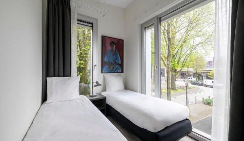 Extra Large 2 Bedroom Apartment with Sofa Bed - Canal view