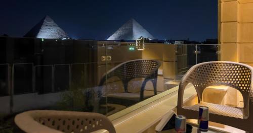 Deluxe Double Room with Pyramids View & Balcony