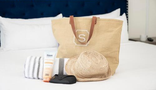 Room with Two Queen Beds - No Pets