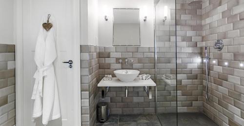 Superior King Room - Owl's Burrow