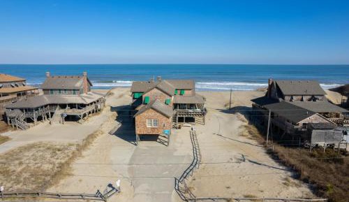 Seven-Bedroom Holiday Home