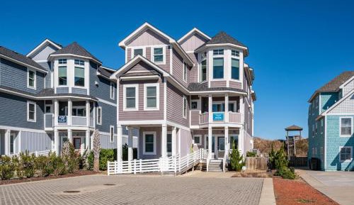 Eight-Bedroom Holiday Home