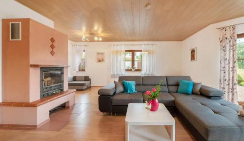 Superior One-Bedroom Apartment