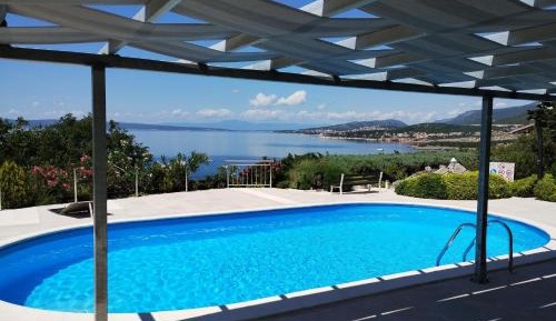 Studio Apartment with Terrace