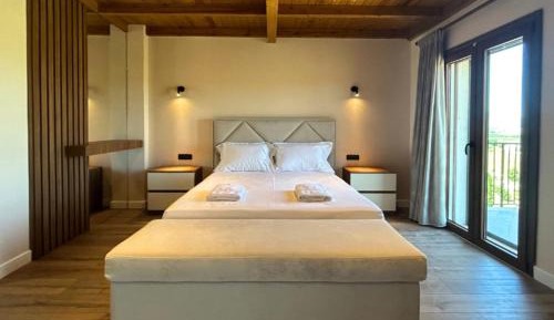 Suite with Mountain View