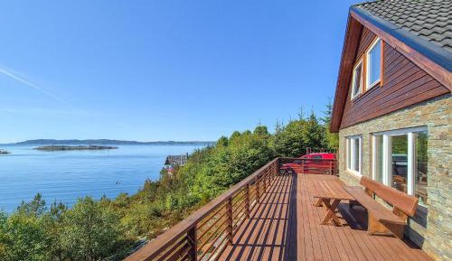 Four-Bedroom Holiday Home