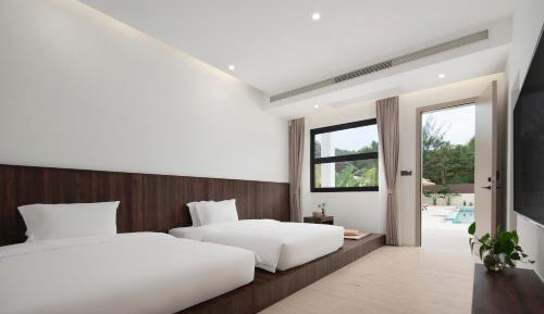 Twin Room with Bath