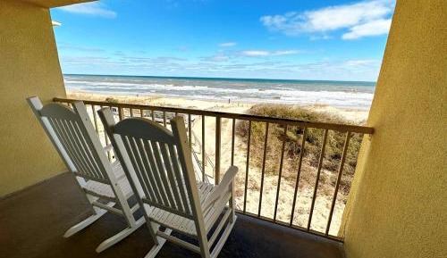 Standard Oceanfront Queen Room with Balcony