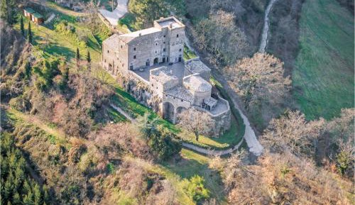 Twelve-Bedroom Holiday Home