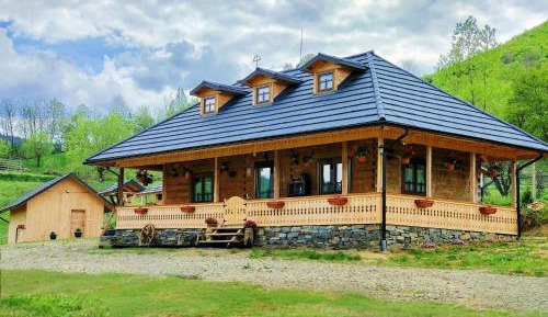 Three-Bedroom Holiday Home 