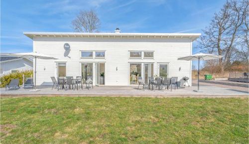 Three-Bedroom Holiday Home 