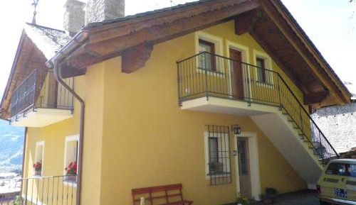 Two-Bedroom Apartment with Mountain View