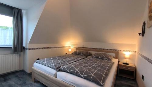 One-Bedroom Apartment with Shower