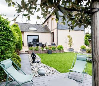 Villa with Garden View