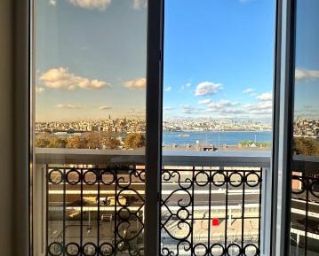 Superior Family Room with Bosphorus View