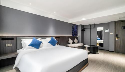 Business Queen Bed Room