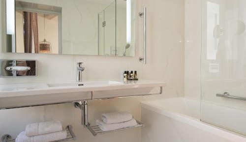 Deluxe Double Room with Spa Bath 
